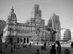 Palacio Municipal de María Pita y la Plaza en fotografía en blanco y negro