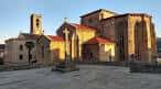 Vista exterior de la Iglesia Monacal de San Francisco en Betanzos al atardecer