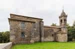 Iglesia de Santa Susana, edificio histórico de piedra dentro del Parque de la Alameda