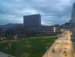 Vista exterior del Edificio Administrativo de la Xunta de Galicia en Pontevedra al atardecer