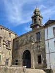 Fachada principal del Convento de San Domingos de Bonaval con su torre campanario