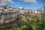 Panorámica del Parque Barbaña con edificios al fondo