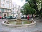 Estatua central y fuente en la Plaza de España de A Coruña