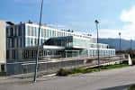 Vista exterior diurna de la moderna Escola Superior de Arte Dramática de Galicia