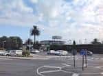Vista exterior de la Real Sociedad Deportiva Hípica de La Coruña con acceso y aparcamiento