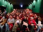 Interior del auditorio del Cine Duplex con público durante un evento