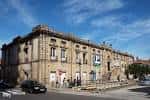 Vista exterior del Edificio Archivo (Liceo) en Betanzos