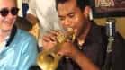 Primer plano de un músico tocando la trompeta en el Jazz Filloa