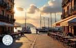 Vista del puerto de Vigo al atardecer con terrazas y barcos