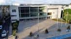 Vista exterior de un edificio moderno de la Xunta de Galicia en Lugo