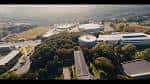 Panorámica aérea del Campus Terra con edificios universitarios y arboleda