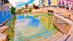 Vista aérea de las piscinas termales de As Burgas con aguas de colores