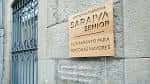 Placa de identificación exterior de Saraiva Senior en la fachada del edificio