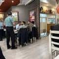 Ambiente interior del Restaurante Tapas Areal con clientes
