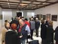 Recepción o evento social en la Galería José Lorenzo con público