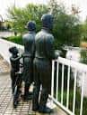 Escultura «La familia y sentimientos». Grupo familiar: padre ...