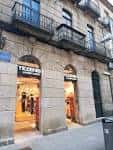 Fachada de un edificio histórico de 1920 en la calle Benito Corbal.