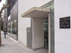 Entrada a la Biblioteca Municipal Castrillón, parte del centro cívico