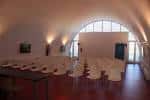 Sala interior de la Casa das Asociacións preparada para eventos