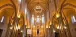 Vista panorámica del interior de la Iglesia de Santiago de As Caldas con nave y altar