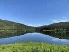 Vista panorámica del Embalse de Pontillón do Castro con reflejos