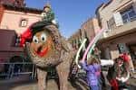 Tió Gigante en la plaza de la Vila | Ajuntament de Viladecans