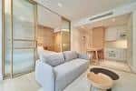 Interior moderno de apartamento boutique con sala de estar, dormitorio y cocina abierta