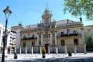 Portada de la Facultad de Derecho. - Picture of Universidad de ...
