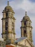 Detalle de las torres campanario de la Concatedral de Santa María de Vigo