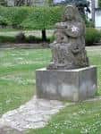 Estatua de la Virgen en el Parque da Milagrosa