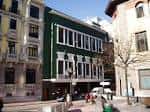 Fachada exterior del Teatro Filarmónica en Oviedo, vista desde la calle