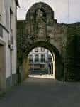 File:Puerta de Santiago, Muralla romana de Lugo.jpg - Wikimedia ...