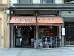 Fachada de la Cafetería La Hacienda, ubicada en la Plaza de Vigo