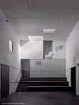 Zona interior con escaleras y amplios espacios, ideal para eventos