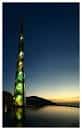 Obelisco Millenium de A Coruña al anochecer