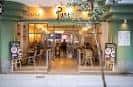 Fachada exterior del restaurante Piada Romagnola con entrada abierta