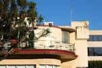 Detalle arquitectónico de la parte superior del Edificio Atalaia