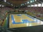 Interior del Palacio de los Deportes de Riazor con cancha de baloncesto y gradas