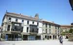 Edificio modernista en la Plaza de la Peregrina, con detalles arquitectónicos