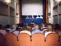 Vista del público y el escenario durante un evento en el Teatro Alfonsetti