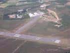 Vista aérea general del Aeródromo de Rozas con pistas y edificios