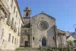 Vista frontal de la Iglesia de San Francisco con su rosetón y campanario