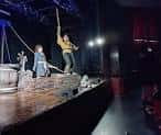 Escenario del Teatro La Salle durante una representación teatral