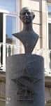 Busto de Alexandre Bóveda en la Praza de Curros Enríquez