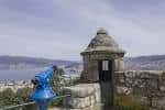 Mirador con telescopio y vistas a la ciudad y ría de Vigo
