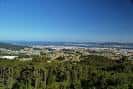 Vista panorámica diurna de la ciudad de Vigo y la ría desde el Parque Forestal de Beade