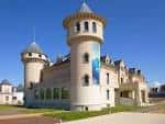 File:Alcorcón - Castillos de Valderas y Museo de Arte de Vidrio de ...
