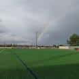 Campo de fútbol José María Rodríguez Lago con césped artificial y arcoíris