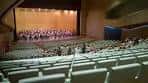 Orquesta actuando en el escenario del Auditorio Mar de Vigo