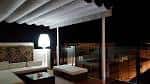 Terraza del Hotel Méndez Núñez por la noche con zona lounge